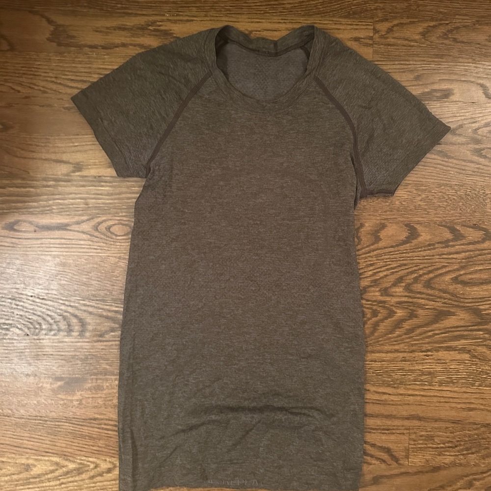 Lululemon Women’s Swiftly Tech Short Sleeve Shirt - Green - Size 6